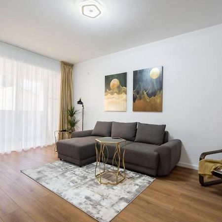 شقة Bonita - Chic Urban Retreat With Private Balcony بوخارست المظهر الخارجي الصورة