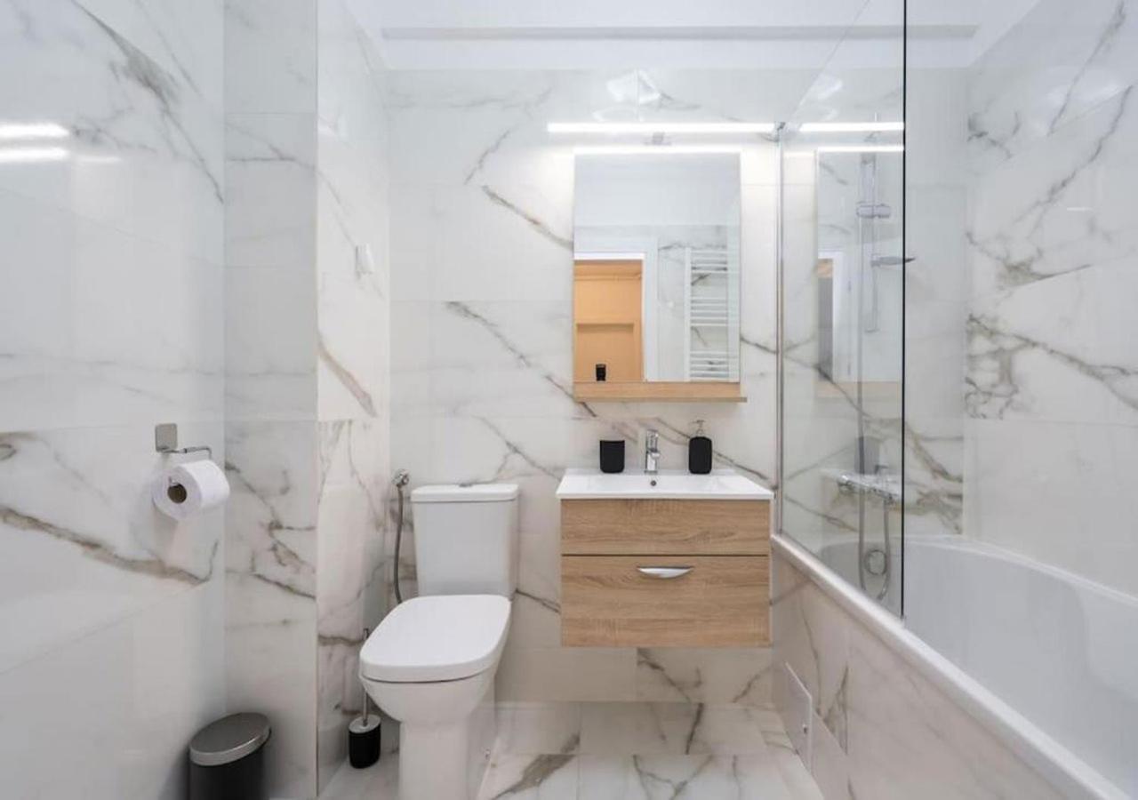شقة Bonita - Chic Urban Retreat With Private Balcony بوخارست المظهر الخارجي الصورة