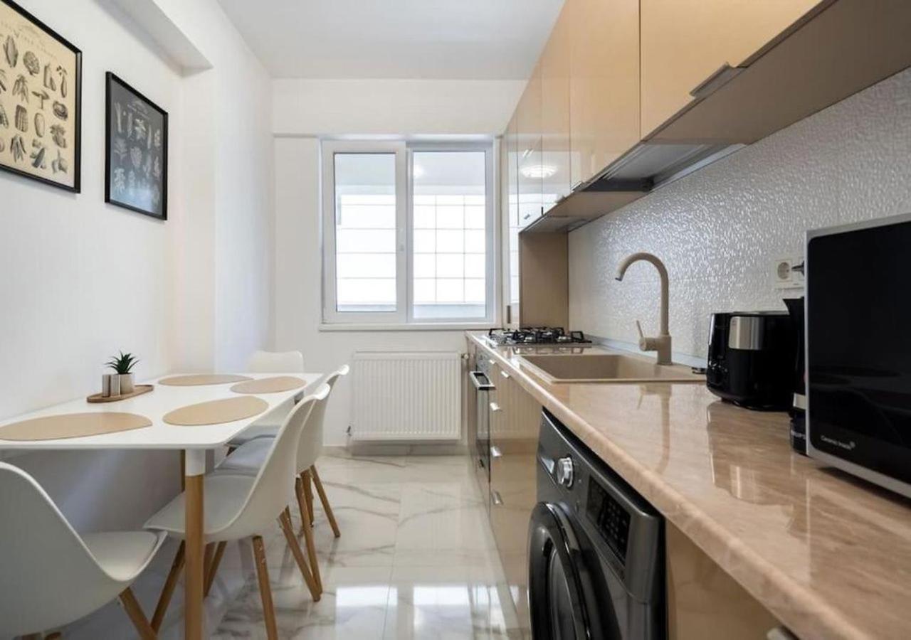 شقة Bonita - Chic Urban Retreat With Private Balcony بوخارست المظهر الخارجي الصورة