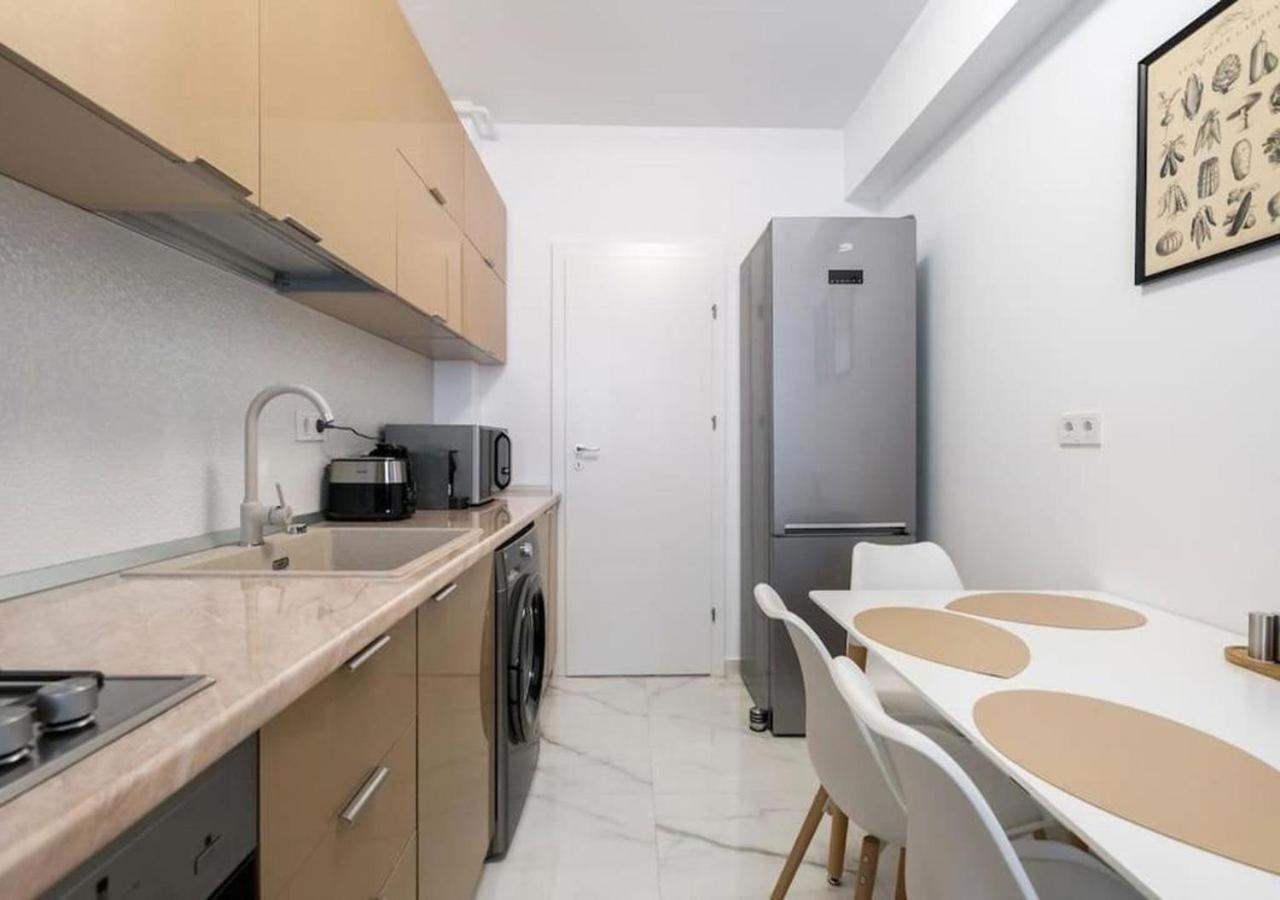 شقة Bonita - Chic Urban Retreat With Private Balcony بوخارست المظهر الخارجي الصورة